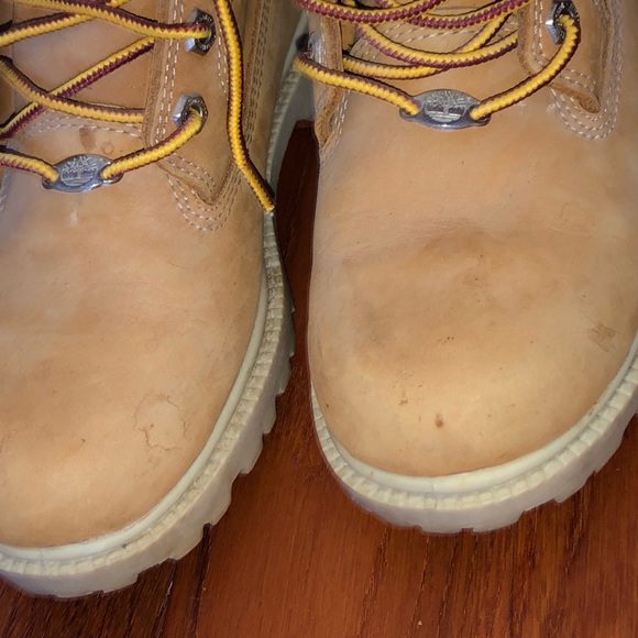 Women’s Wheat Timberland boots with white sole - Picture 3 of 5